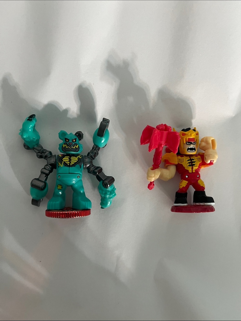 Legends of Akedo Clawsome Shreddy & Beastmaster Chux 2 Mini Arcade Figures